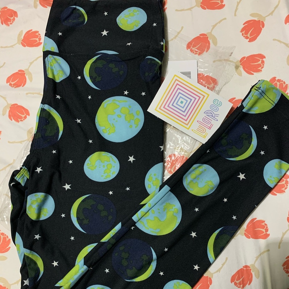 NWT LULAROE MOON & STARS LEGGINGS